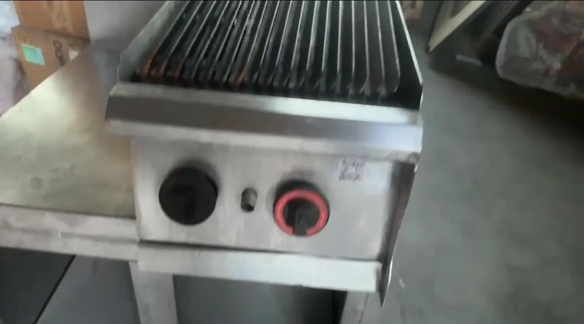 Churrasqueira Char Broiler a Gás Profissional com Chapa e Grelha - Foto 4