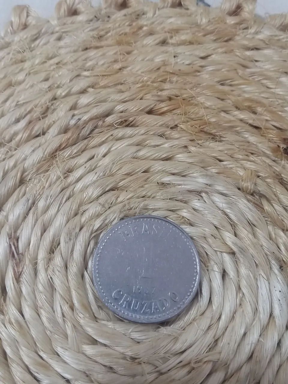 Moeda de 1 cruzado de 1987 com marcas de uso - Foto 2