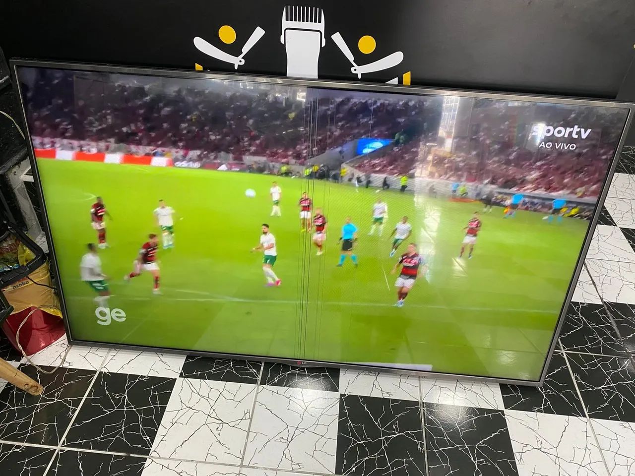 Vendo Smartv LG 65 polegadas top de linha em estado de nova conforme fotos R$ 2500,00 - Foto 2