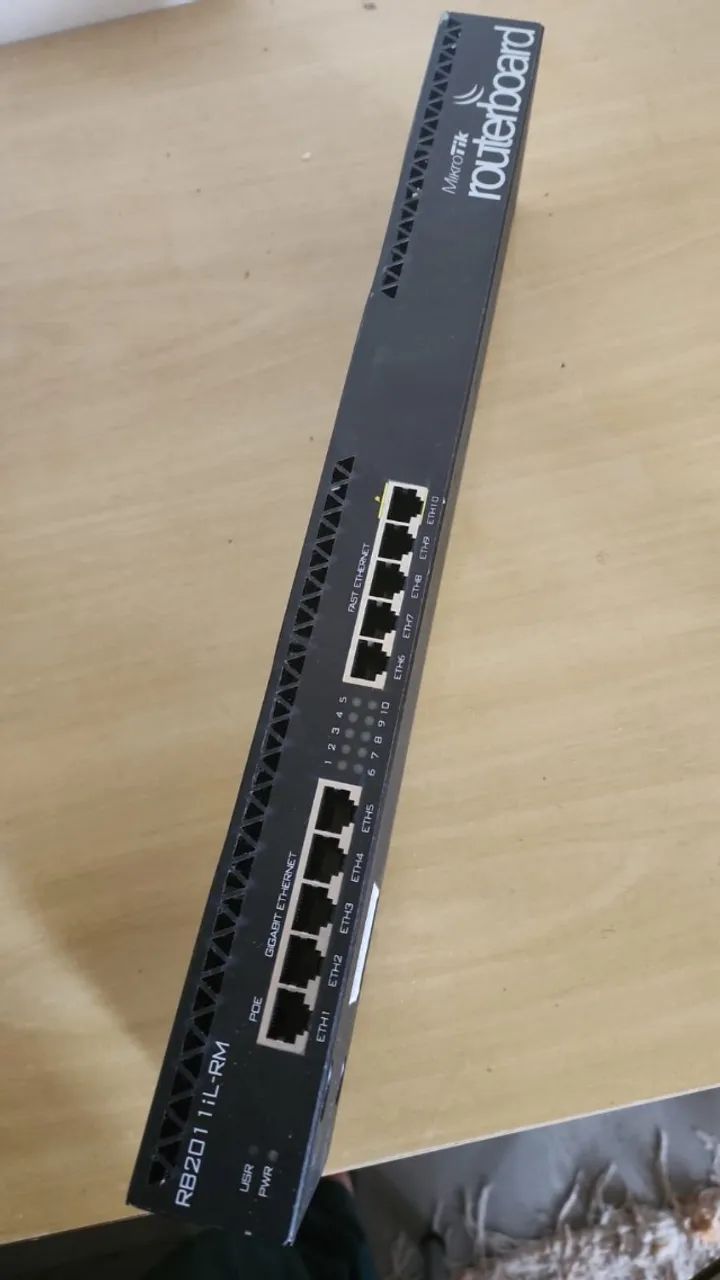 Switch Mikrotik RB2011il-RM - Foto 3
