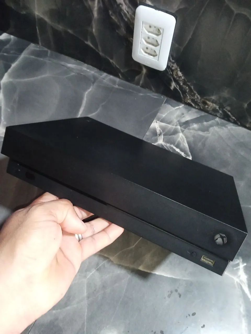 Xbox one x 4k 1Tb  - Foto 2