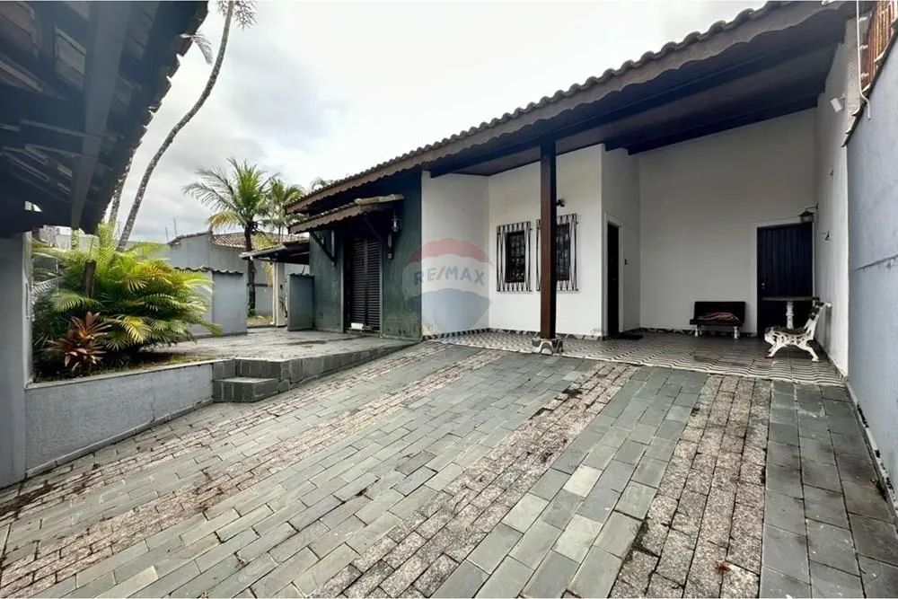 Casa Estanque com Estilo para Alugar em Peruíbe!