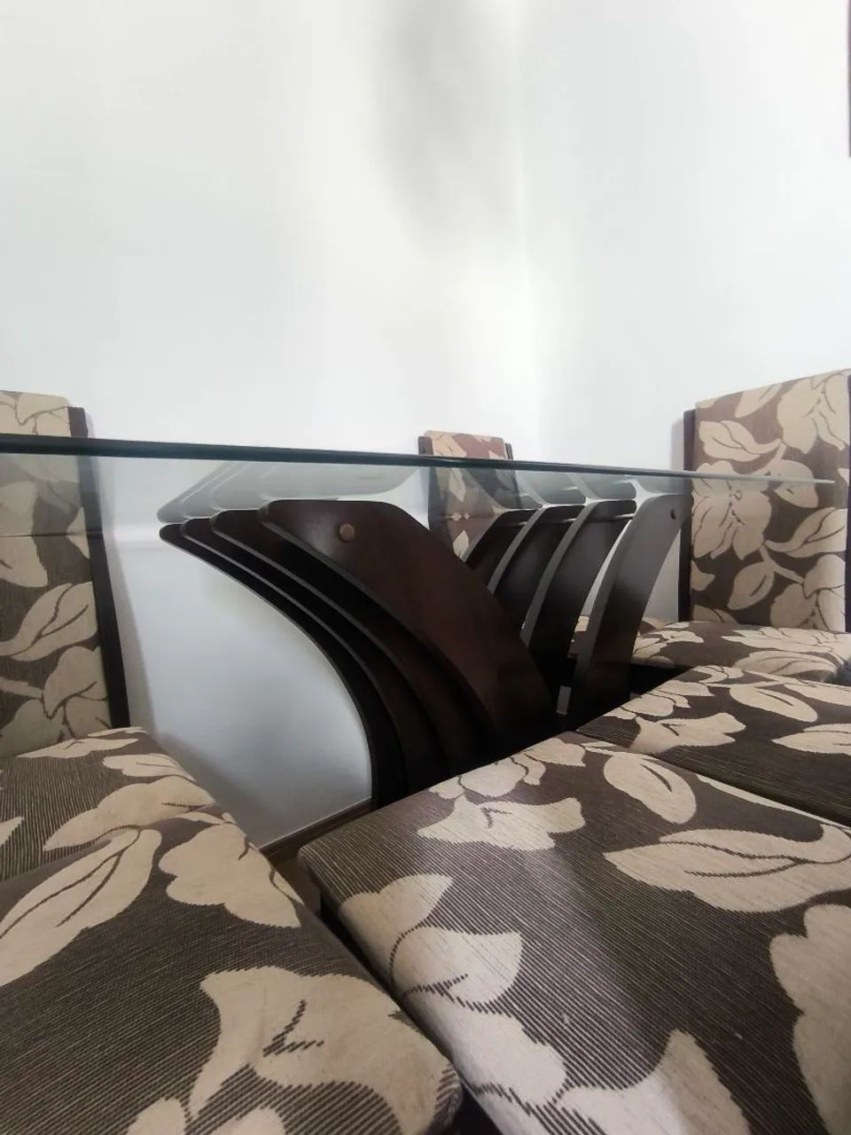 Vendo mesa com 6 cadeiras. - Foto 3