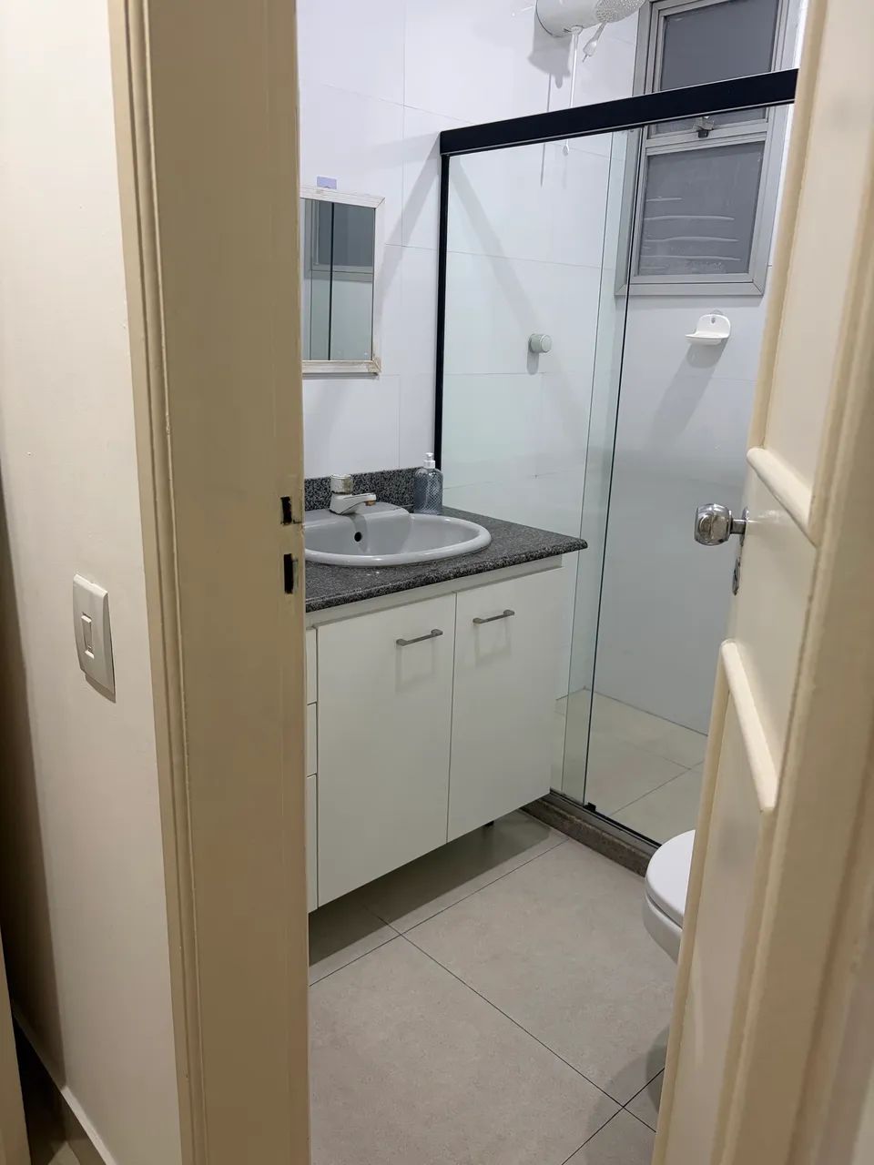 Alugo quarto mobiliado para mulher - Praia do Canto - Foto 2