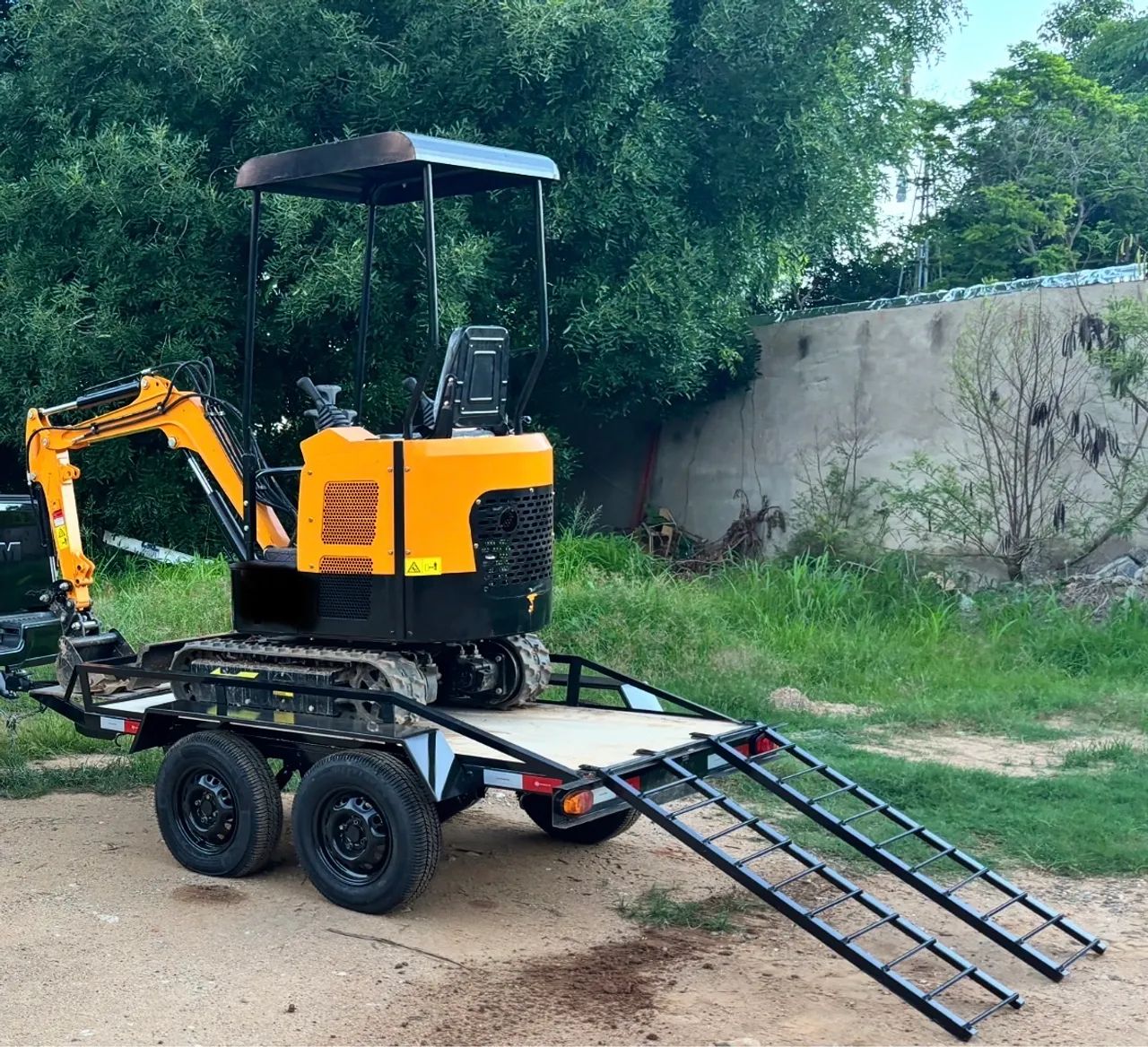 MINI ESCAVADEIRA CR 15 