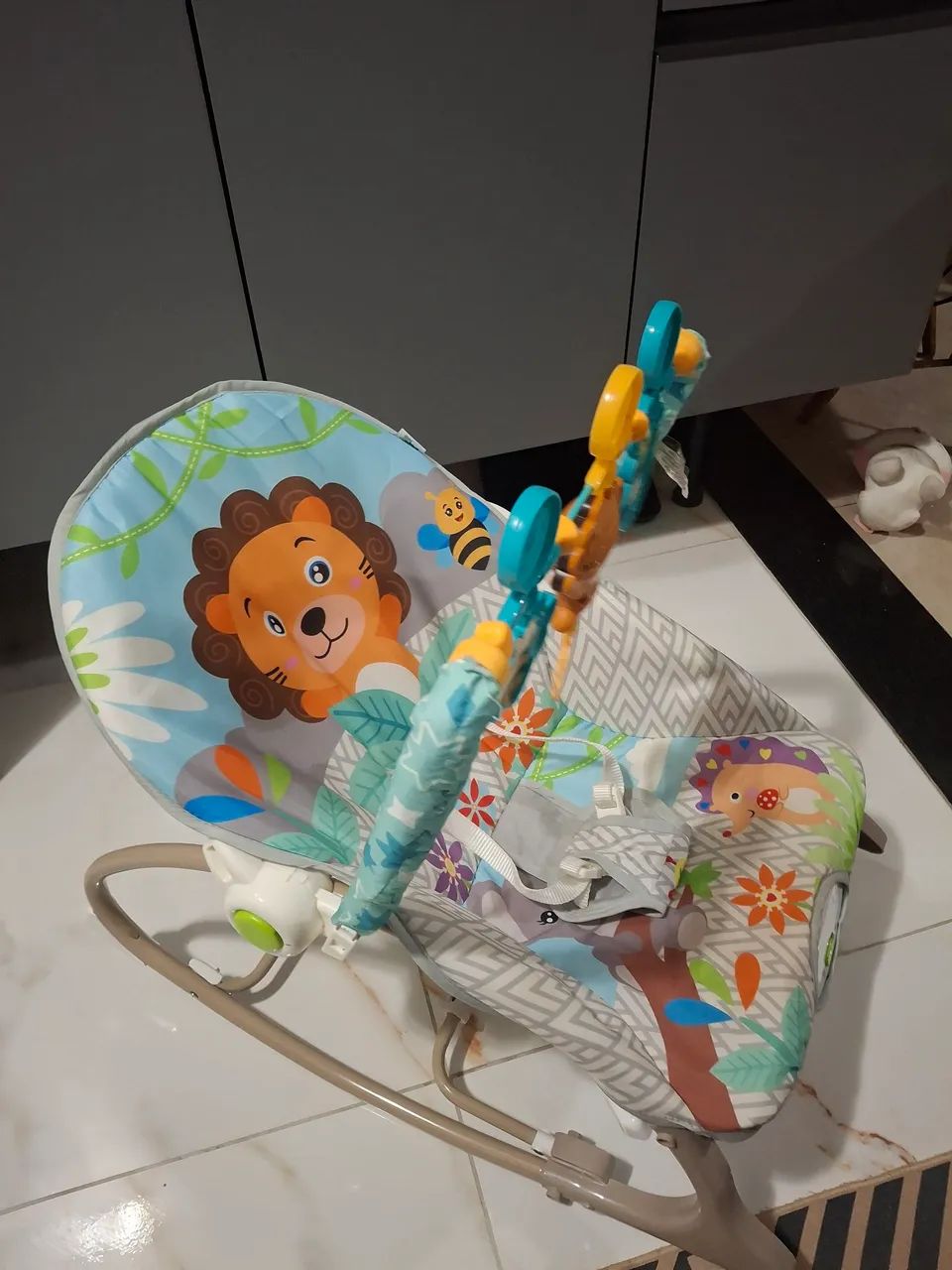 Cadeirinha de balanço toca e vibra - Foto 2