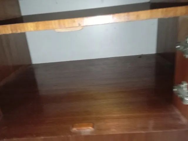 Mesa de centro de madeira com portas e nicho - Foto 5