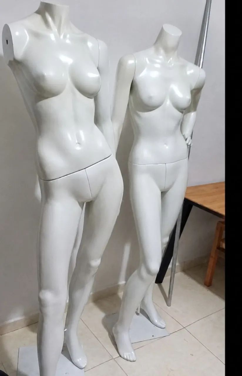 7 Manequins  de fibra