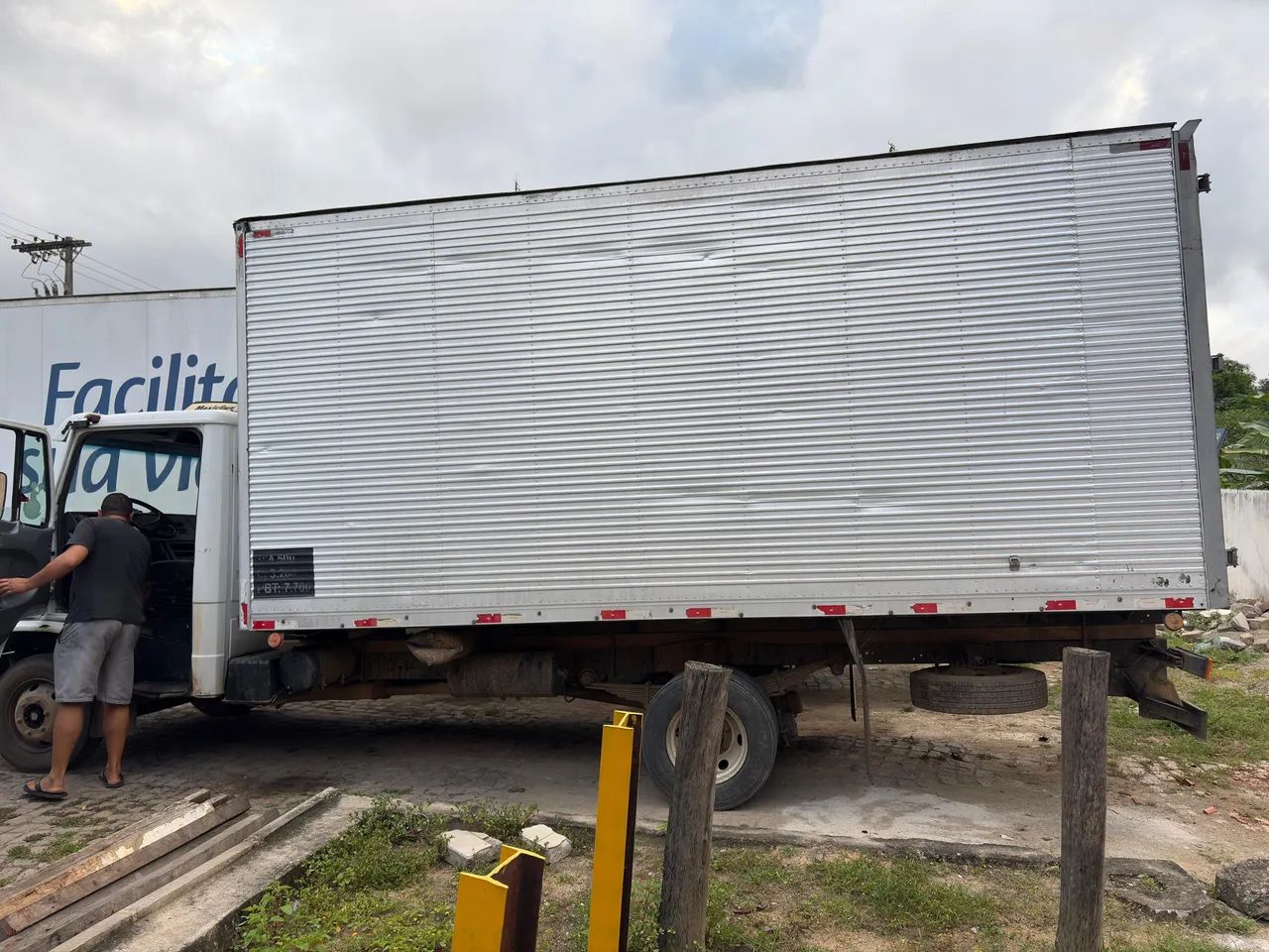 Vendo 710 plus 2009 baú  
