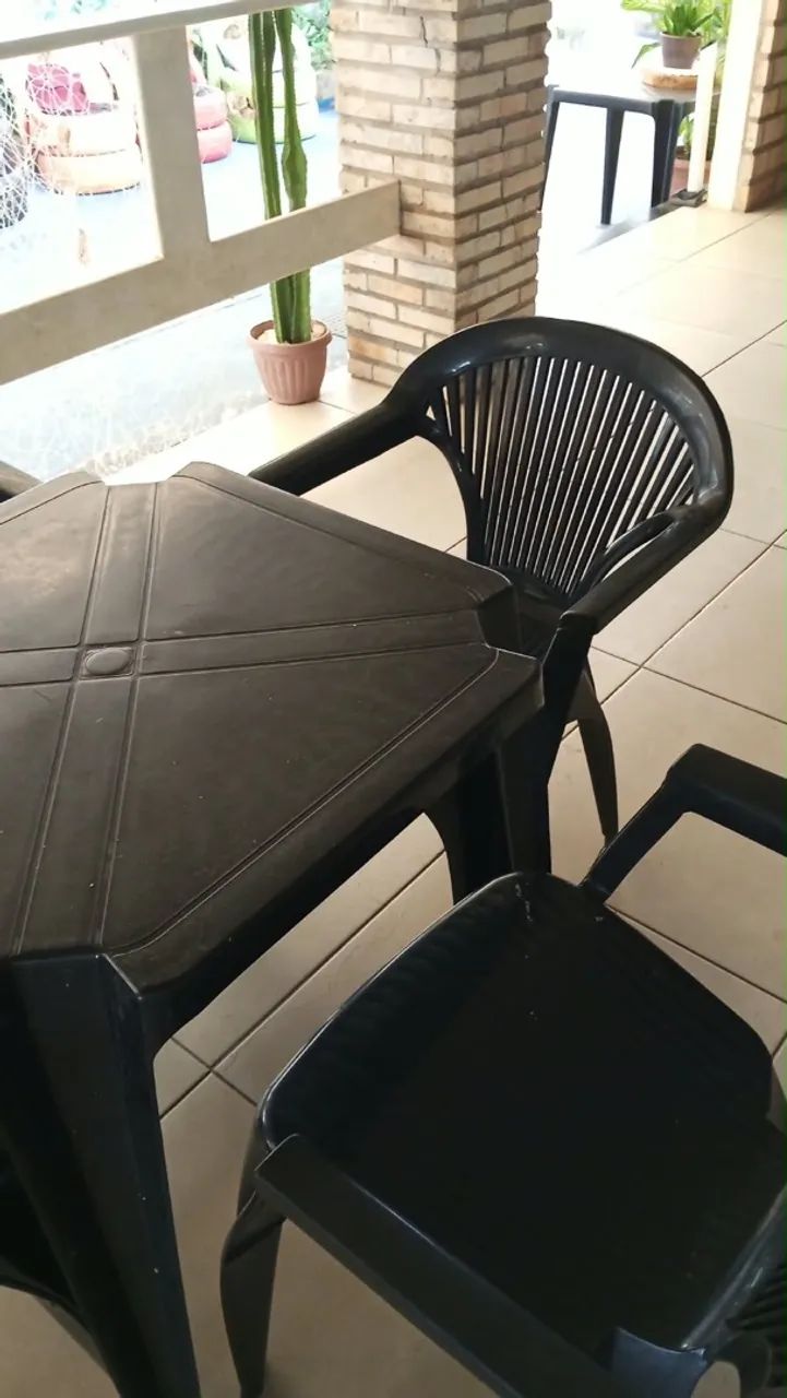 Conjunto de cadeira e mesa de plástico 