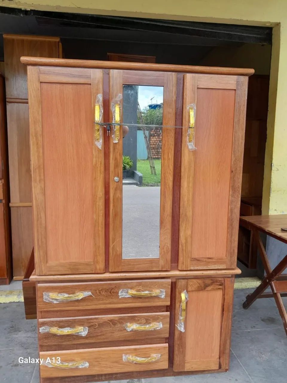 Guarda roupa de madeira espelhado  - Foto 2