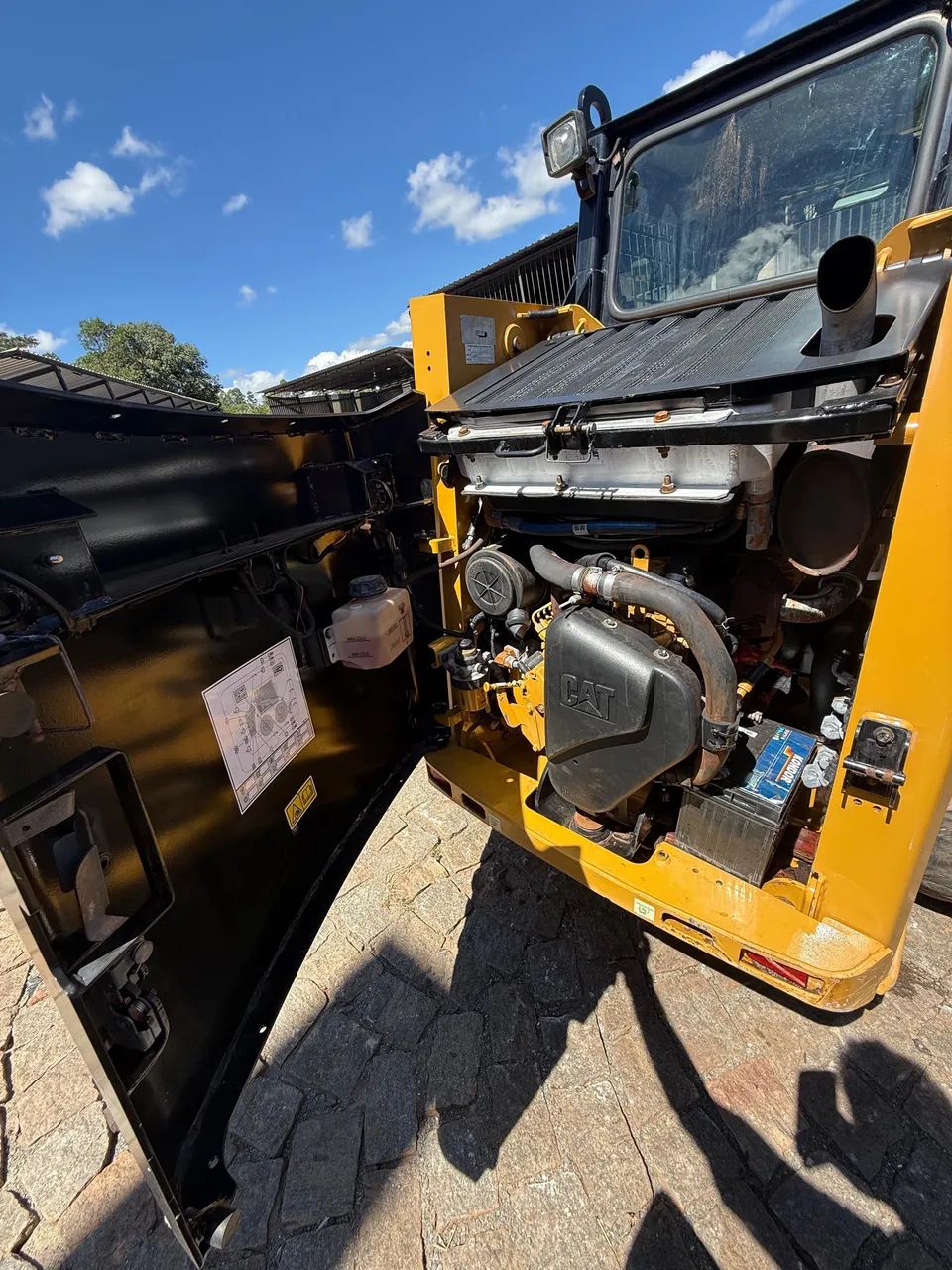 Mini carregadeira caterpillar 226b ano 2023 - Foto 6