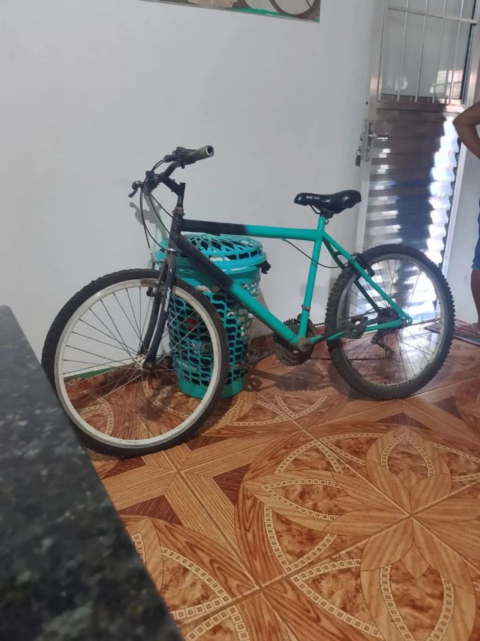 Bicicleta azul e preto  - Foto 2