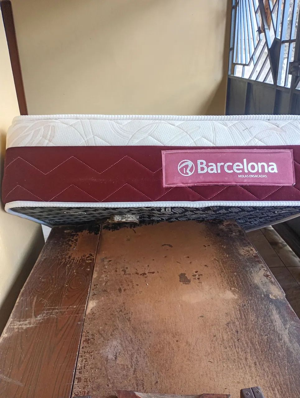 Vendo cama de solteiro com colchão  - Foto 3