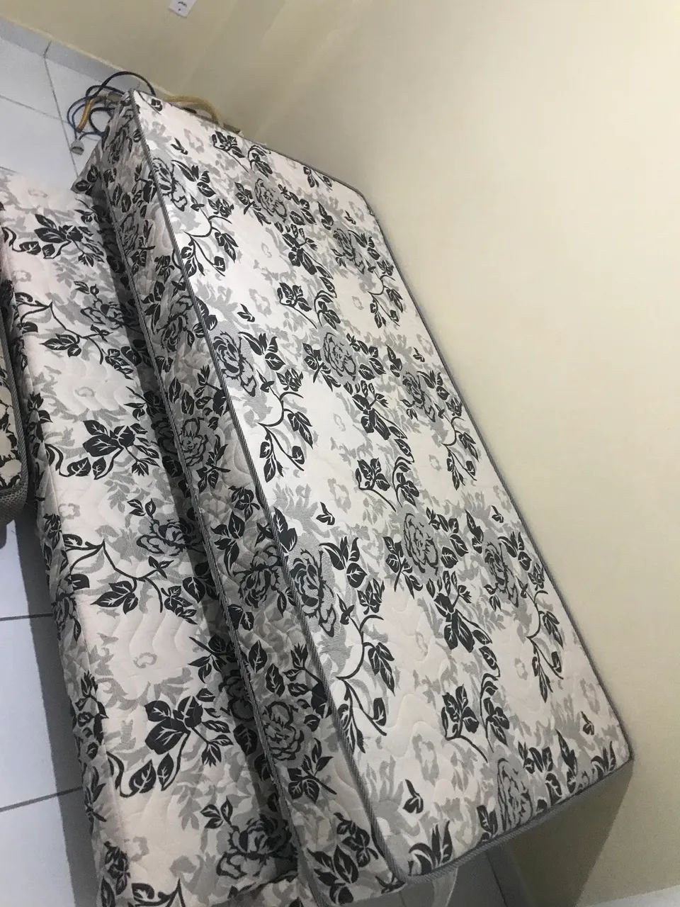 Vendo cama solteiro e vem com a cama de baixo  - Foto 2
