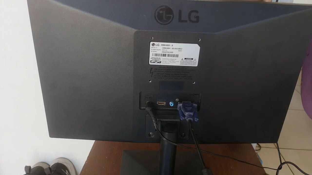 Monitor lg 20 polegadas led entra HDMI e VGA fone de ouvido funcionando perfeitamente  - Foto 2