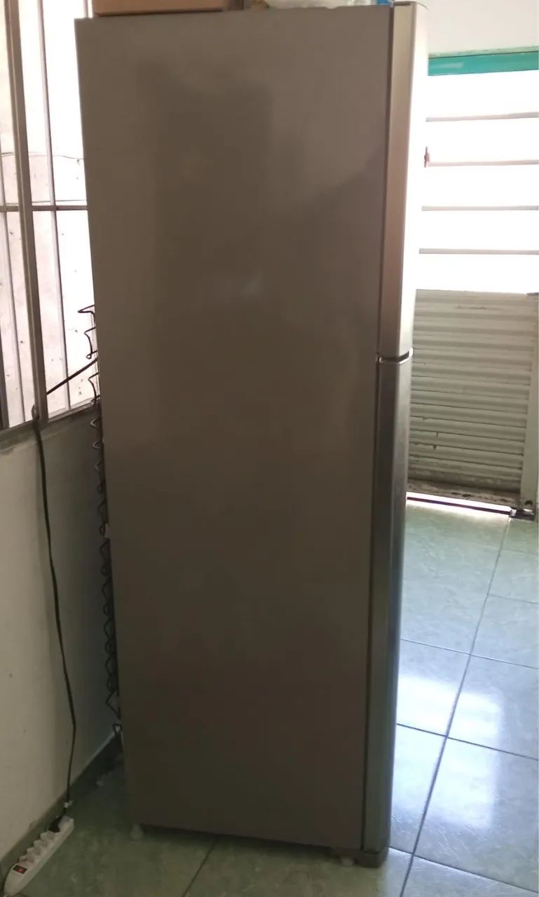 Geladeira Electrolux Frost Free, 1 ano de uso - Foto 3