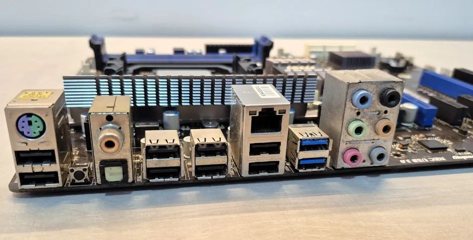Kit Placa Mãe Msi 990fxa-gd65 E Processador Amd Fx-8300 Am3+ - Foto 4