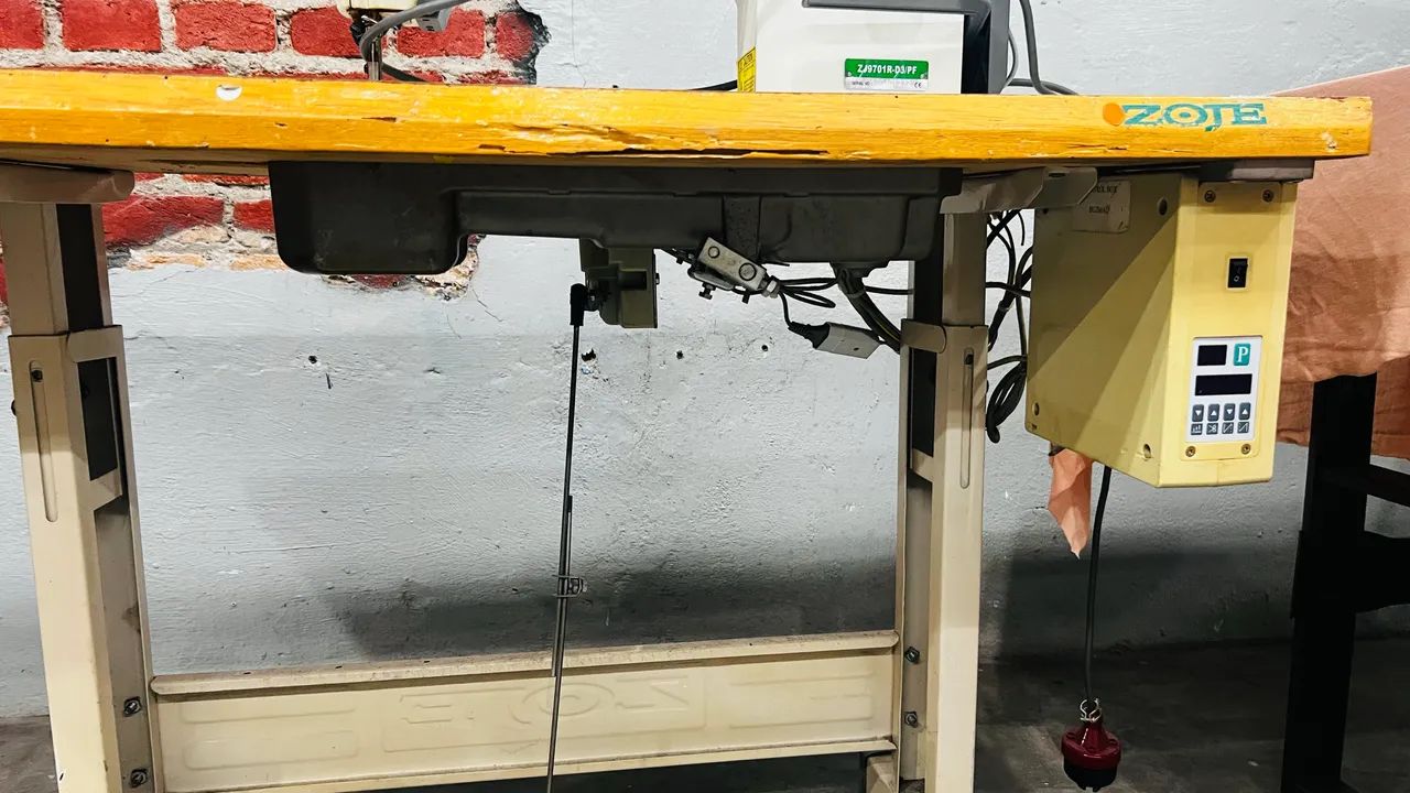 Máquina costura Industrial Eletrônica Reta Zoje  - Foto 4