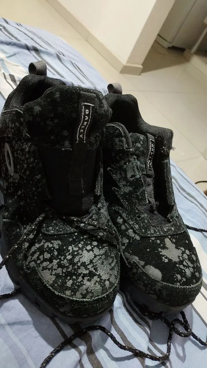 vendo ou troco tênis Okley Roots black  - Foto 2