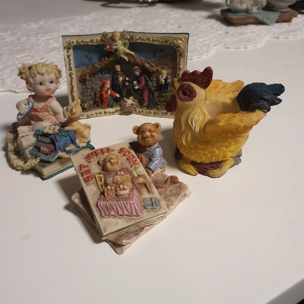 Estatuetas em resina 4 peças 
