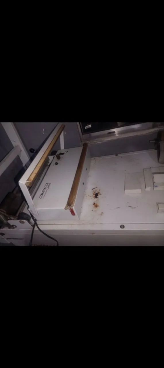 Máquina de fabricar fraldas descartaveis