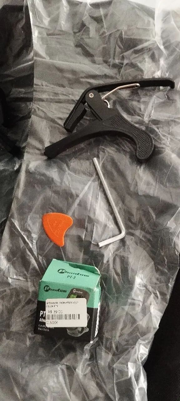 Violão com capa e acessórios. - Foto 3