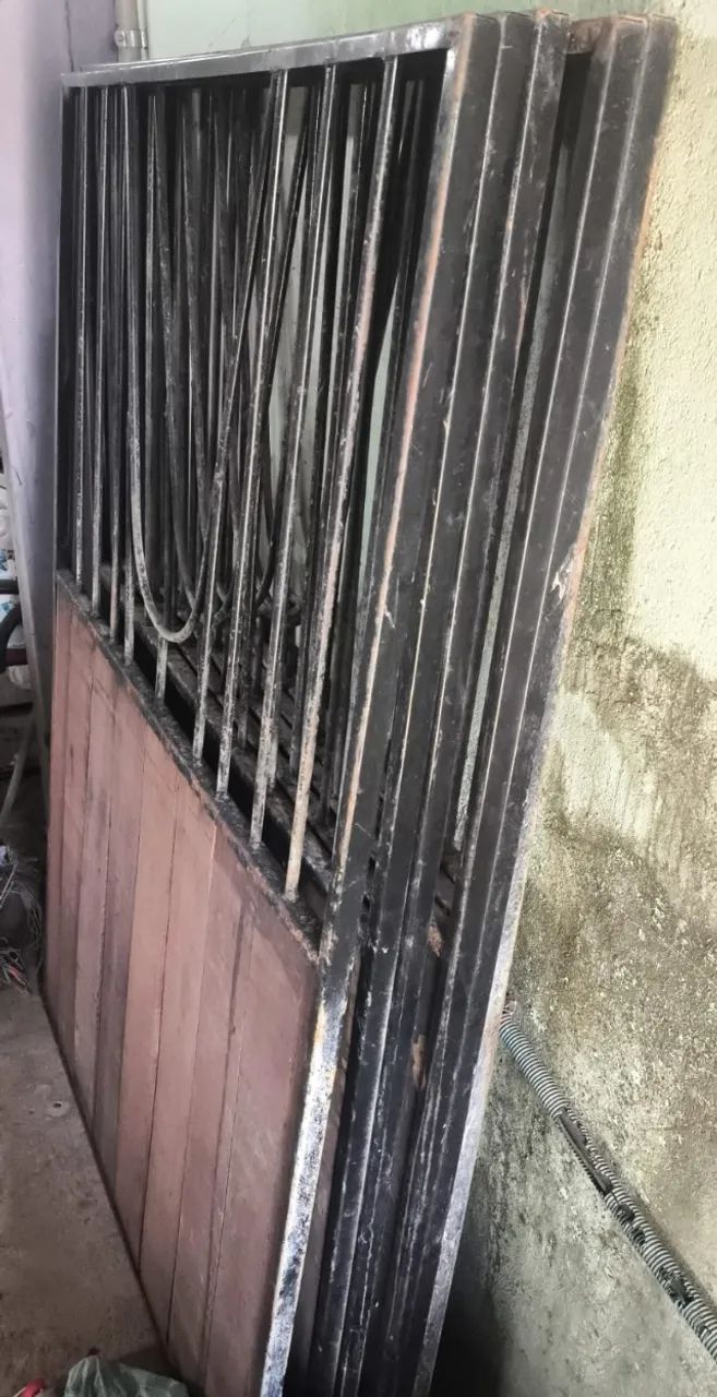 Vende-se Porta para Baias de Cavalos. - Foto 2