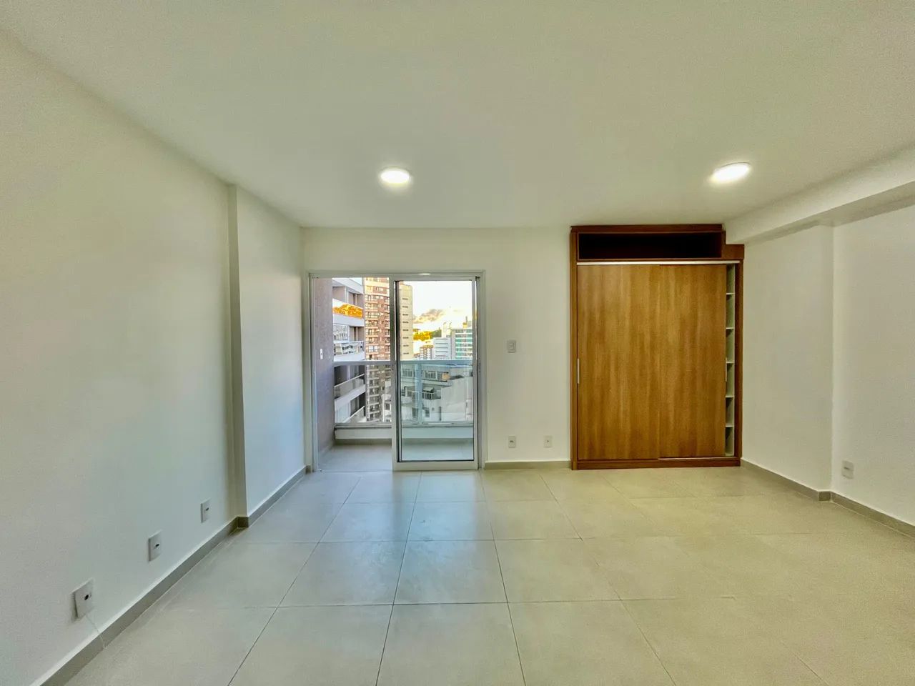 Studio com planejados e vaga de garagem no Centro - Foto 2