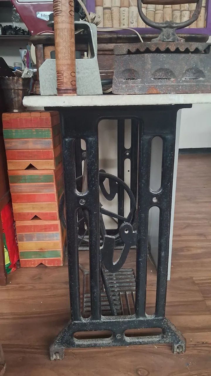 Mesa de pe de ferro com mármore retirar na Savassi  - Foto 5