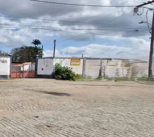 ÁREA 960,08 M² GALPÃO E PRÉDIO 300 M² 02 SALAS E 02 BANHEIROS