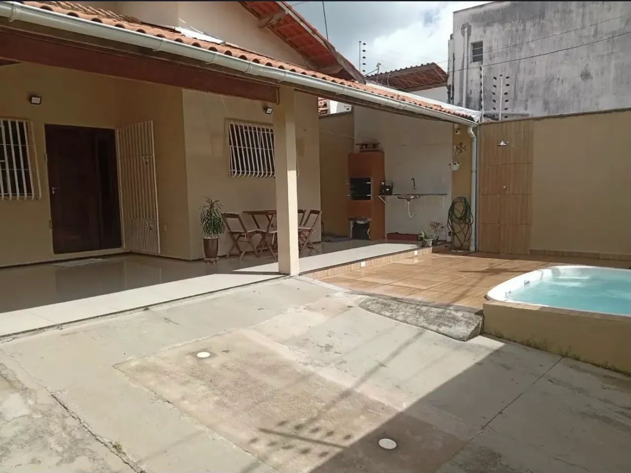 CASA À VENDA NO MARACANGALHA  