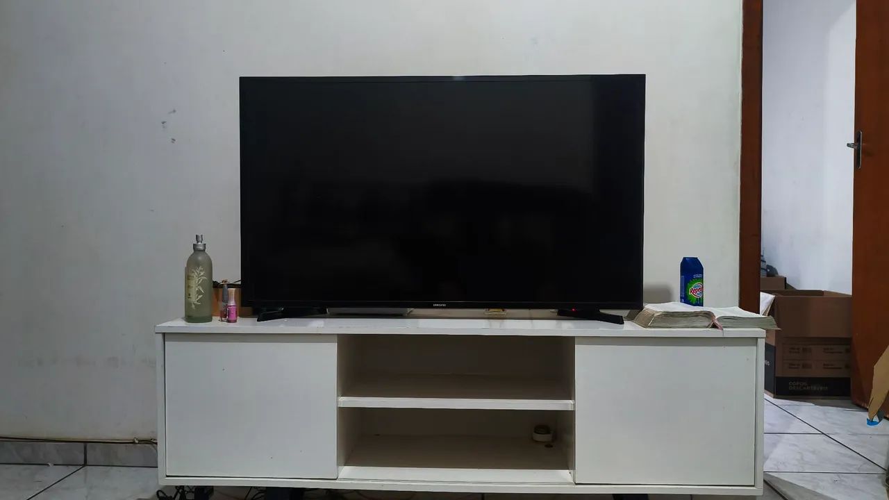 Rack grande e mesa de cabeceira (aceito negociar) - Foto 3