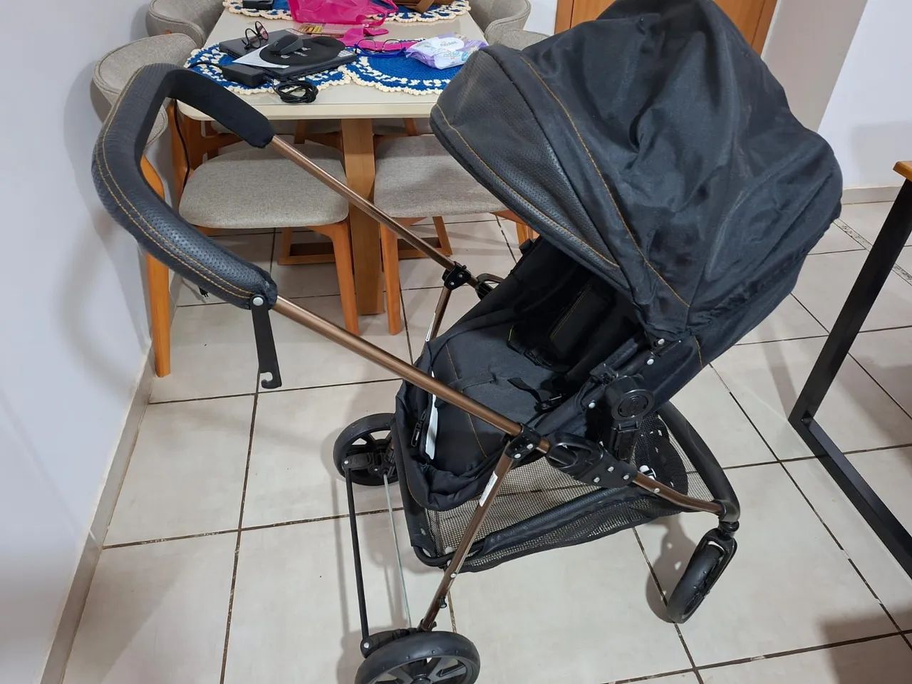 Vendo Carrinho de Bebê com Bebê Conforto - Foto 4