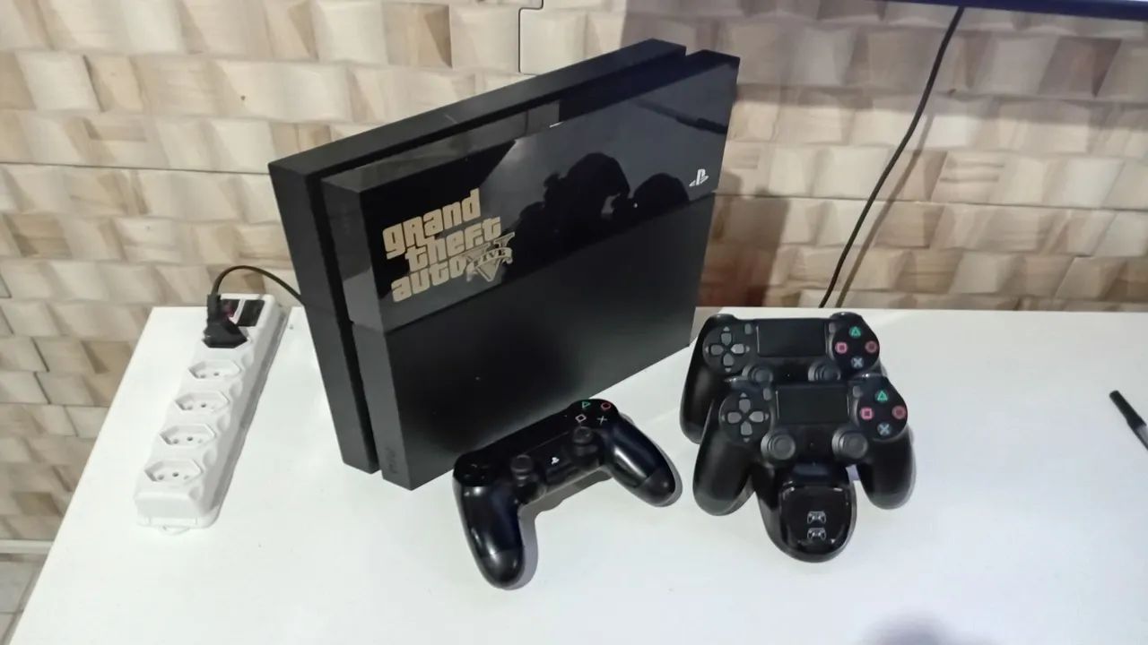 Ps4 Desbloqueado com 3 controles