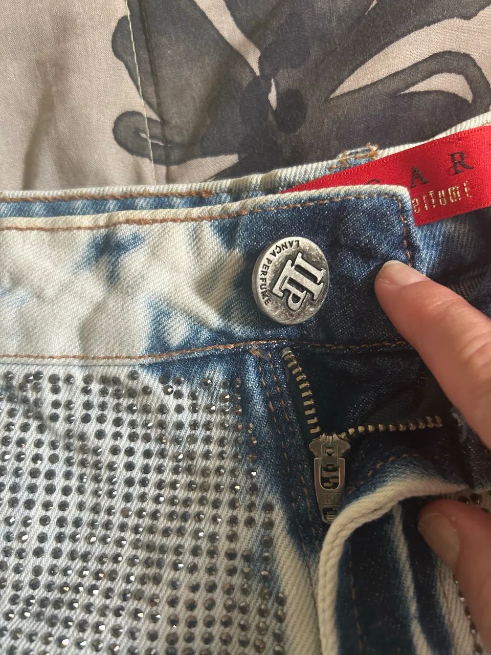 Short jeans marca lança perfume  - Foto 4