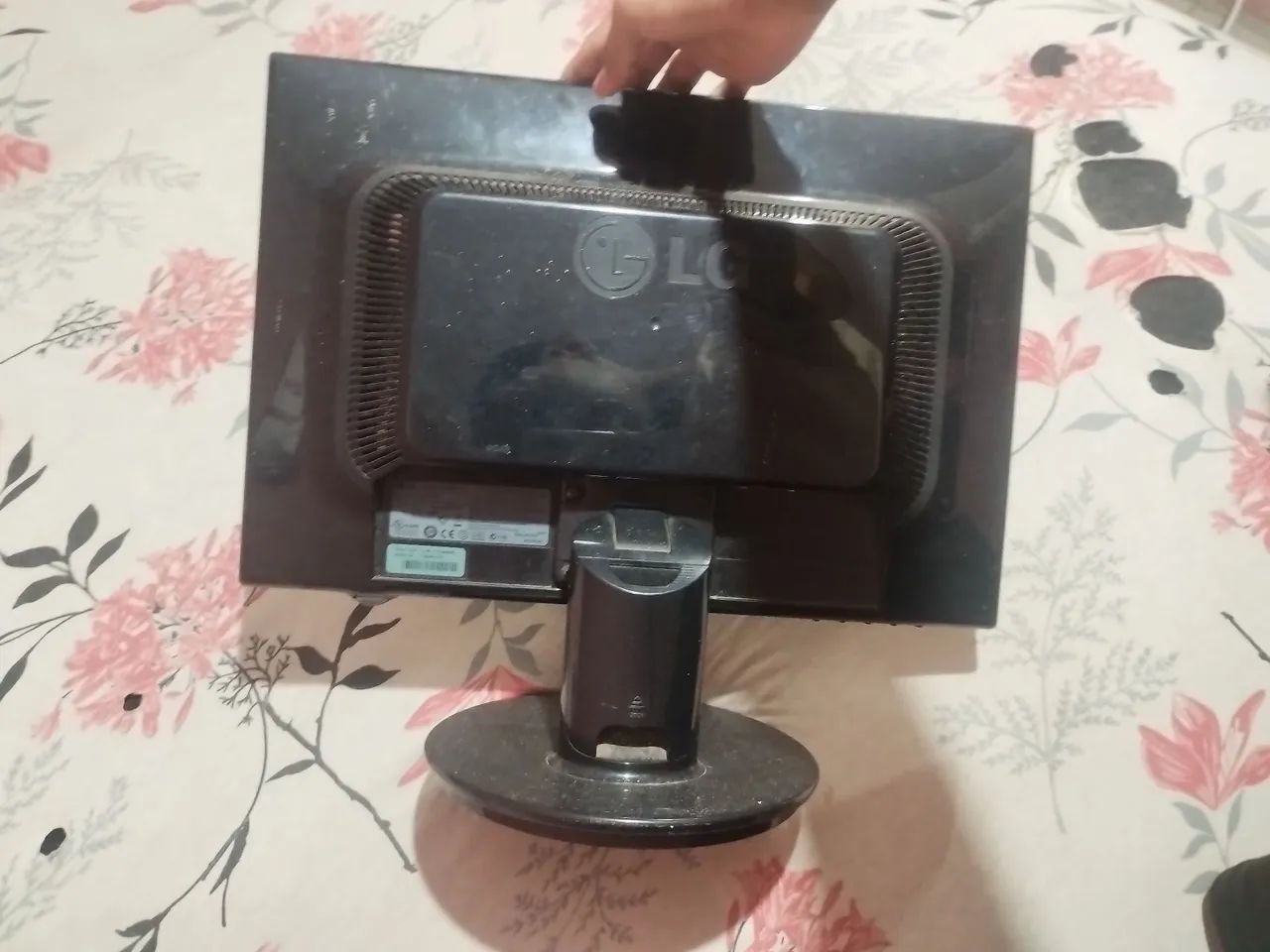 MONITOR DA LG COM DEFEITO NA TELA - Foto 2