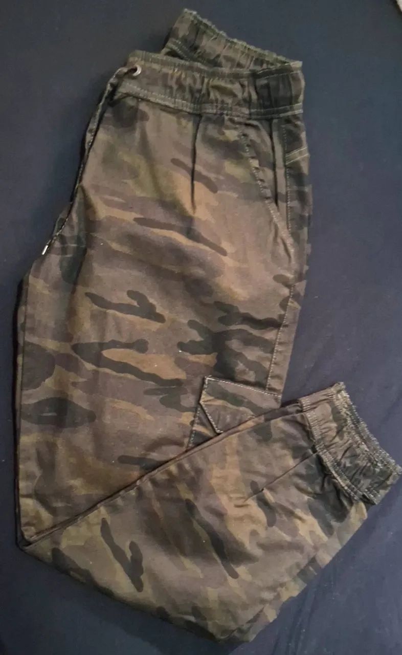 Calça camuflada feminina nova 