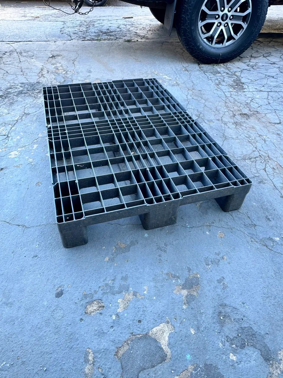 Palete profissional de plástico reforçado.