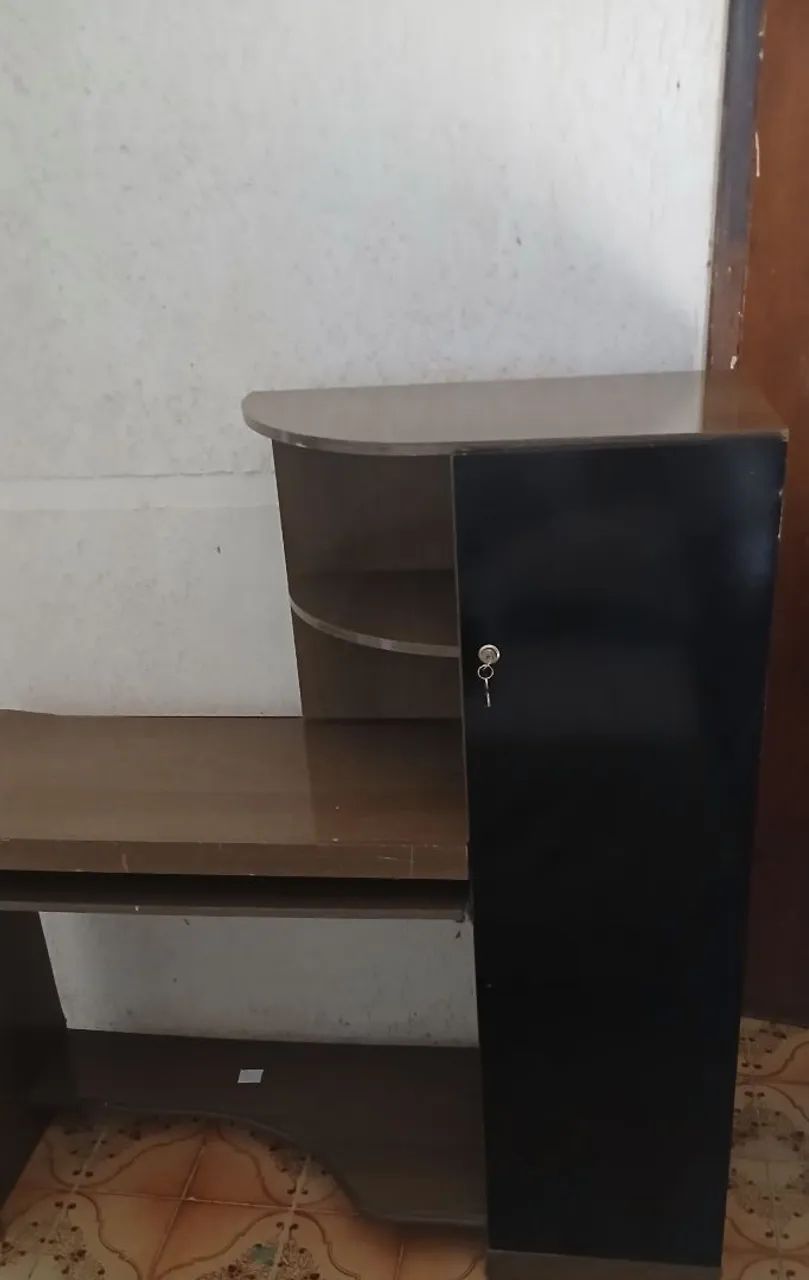 Escrivaninha com porta c/ chave  - Foto 4