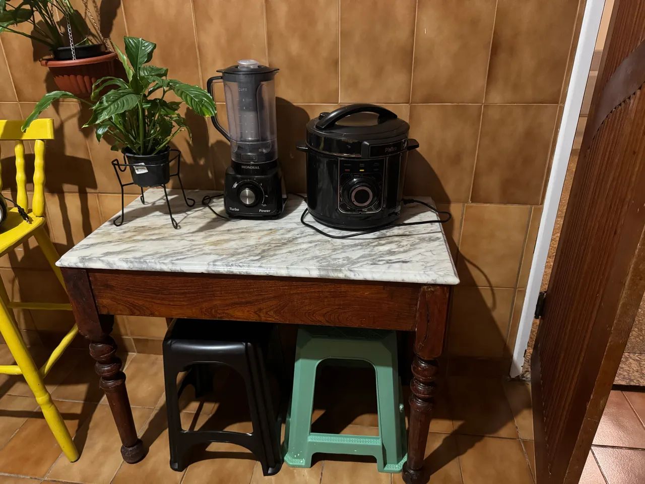 Mesa com tampa de mármore 90x70 - Foto 2