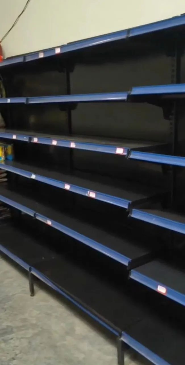 Gôndolas parede usada