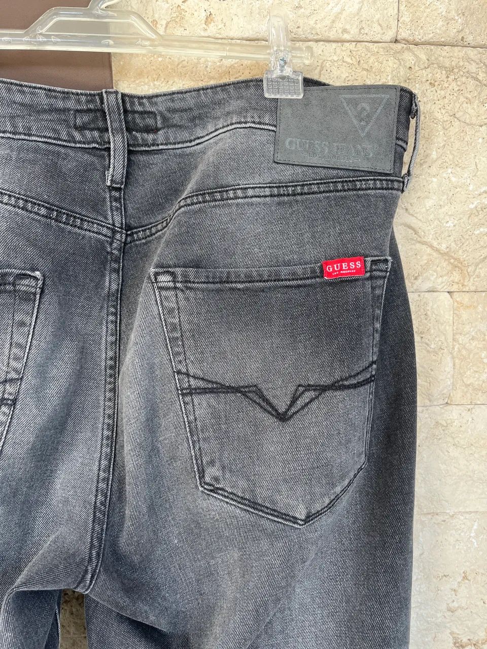 Calça jeans preta Guess, tamanho 44 - Foto 3