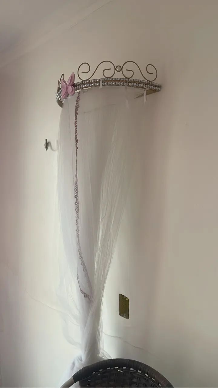 Berço com colchão e véu  - Foto 4