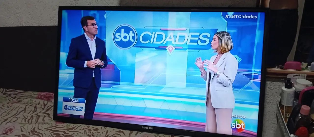 tv Samsung 40 polegadas led 2 HDMI sem pé sem controle 