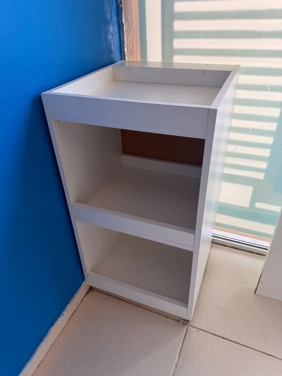 Vendo poltrona +mesa de manicure e carrinho auxiliar - Foto 4