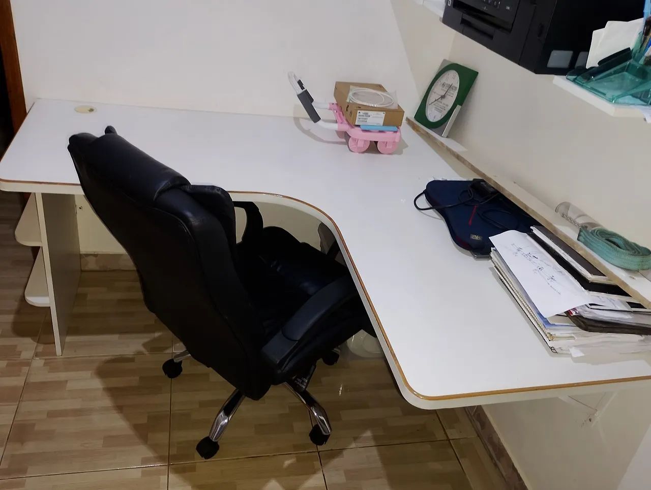 Mesa para escritório com cadeira e armário  - Foto 2