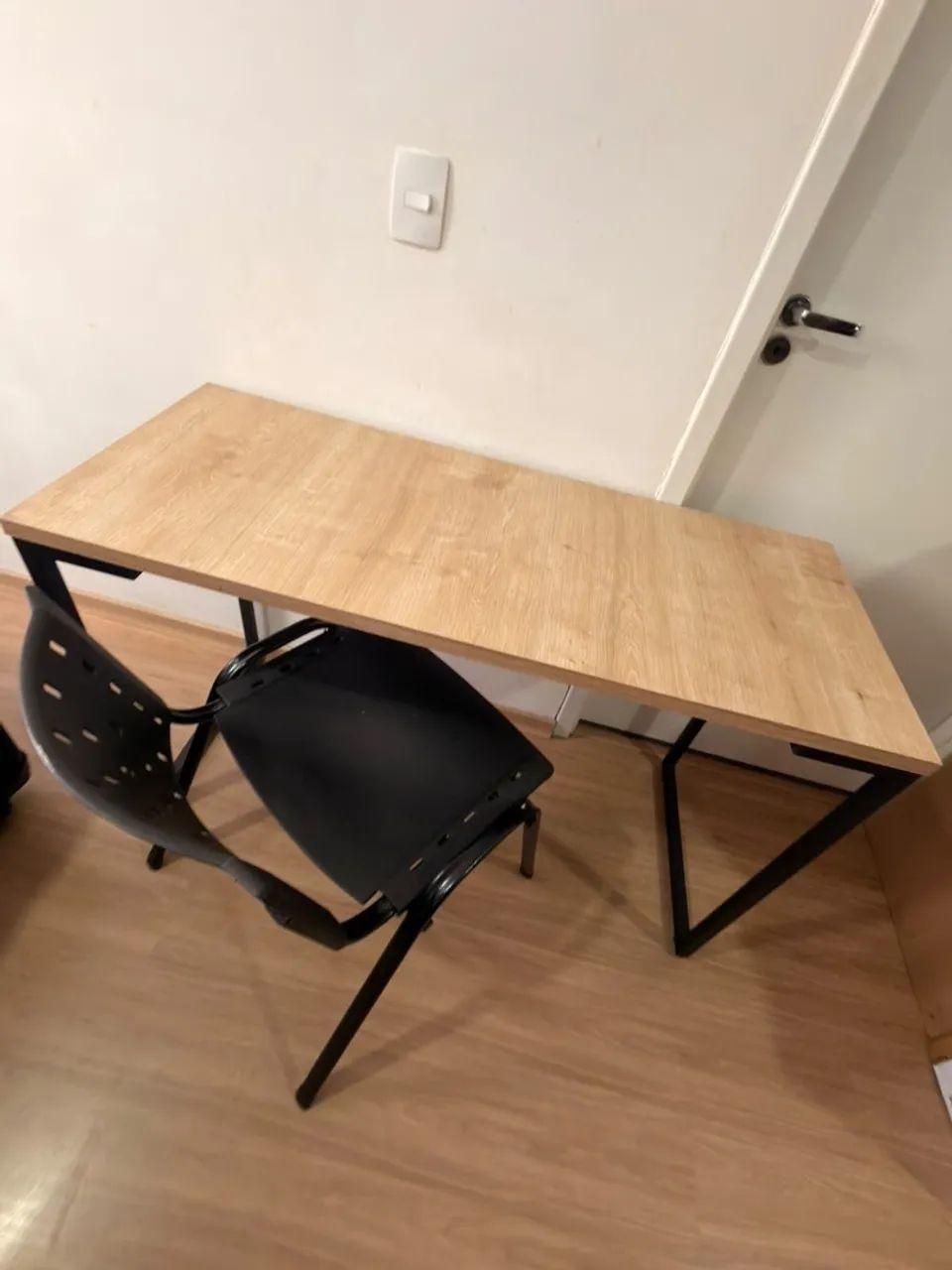 Mesa com cadeira 