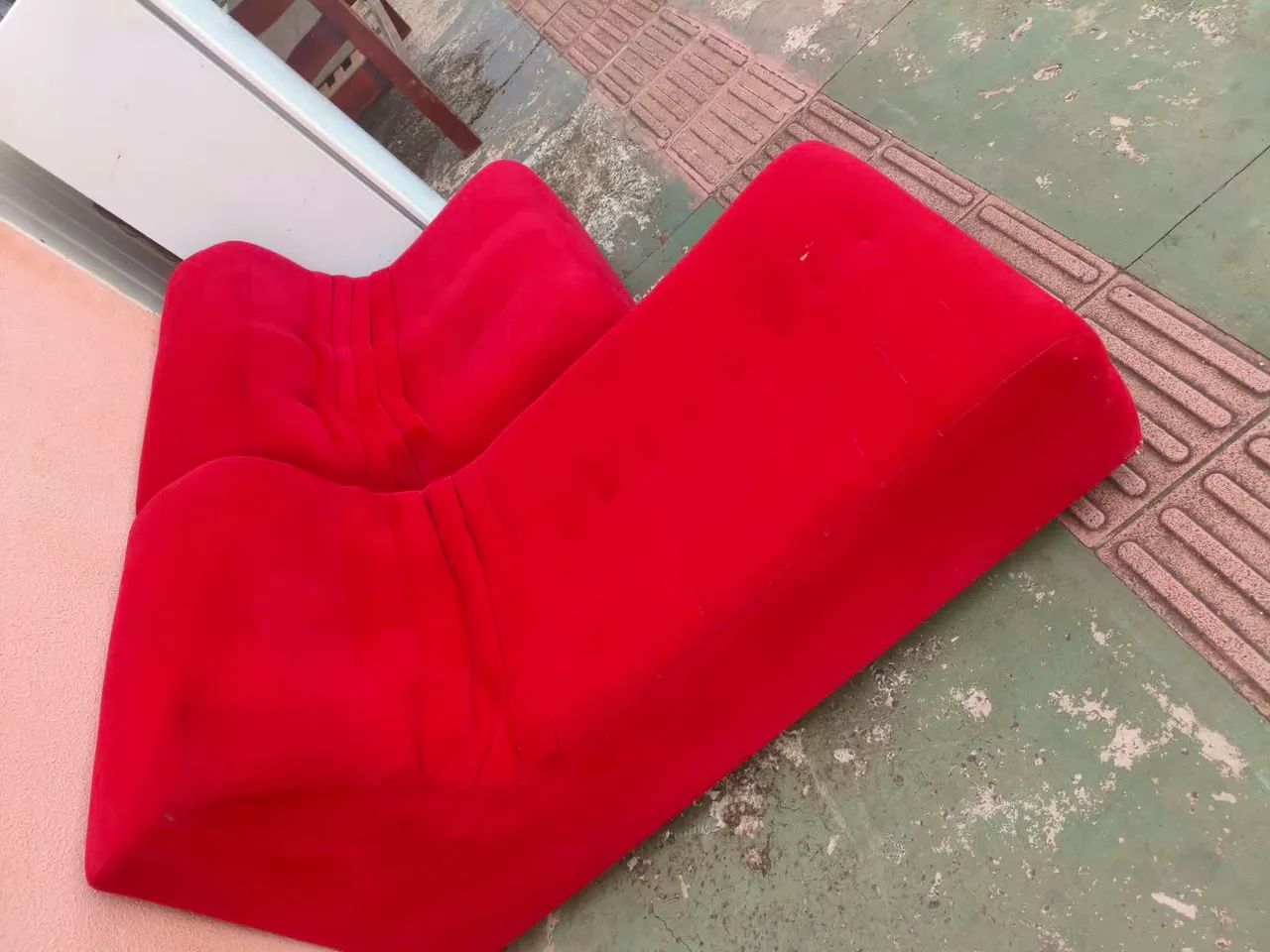 Sofá com super chaise vermelho em ótimo estado ((ENTREGO GRATIS)) - Foto 3