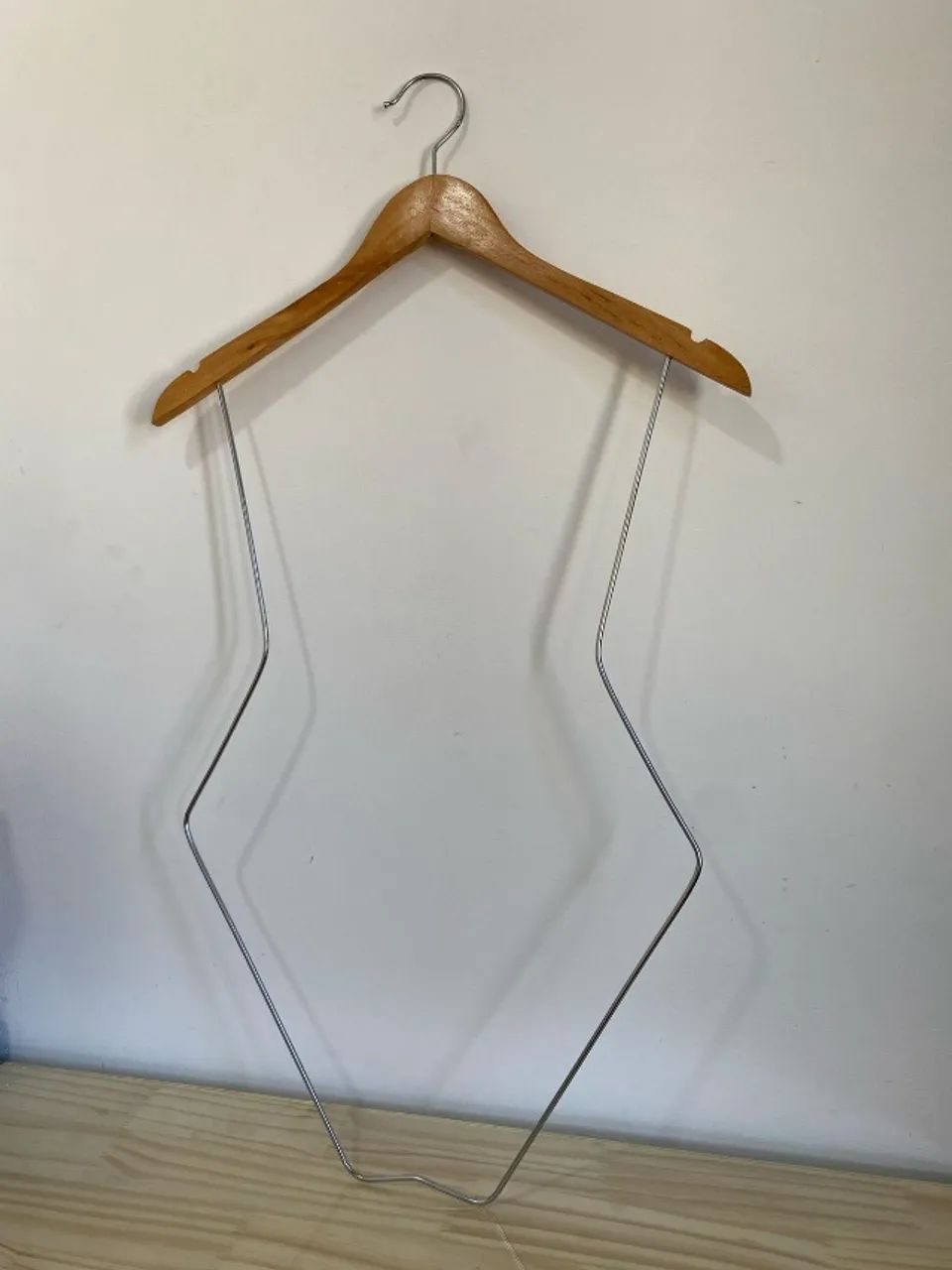 20 unidades - Cabide de Madeira Silhueta